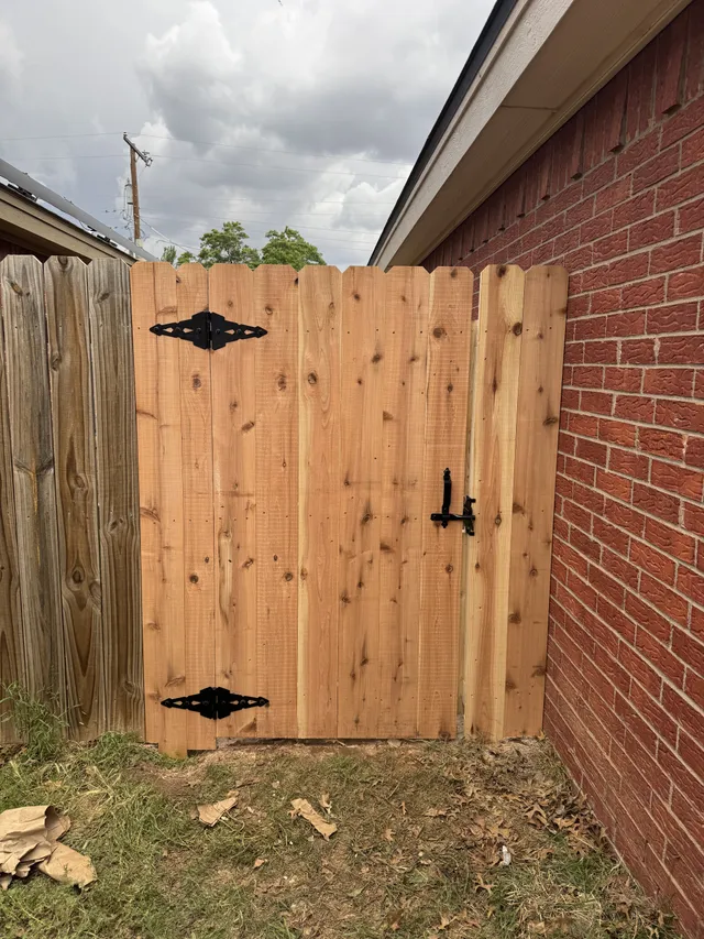 A 6ft cedar dog-ear fence installed by Hudson Fence Company in Lubbock, TX